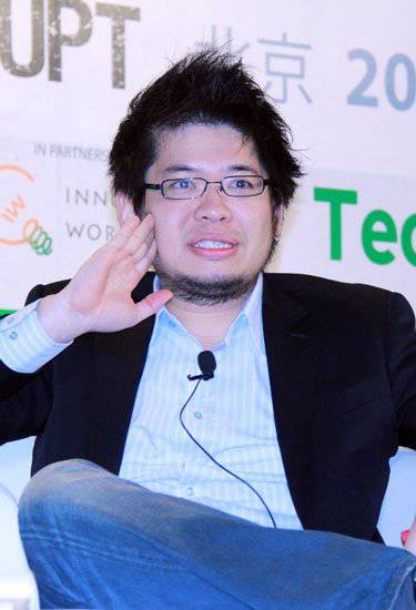 YouTube联合创始人陈士骏对话主持人